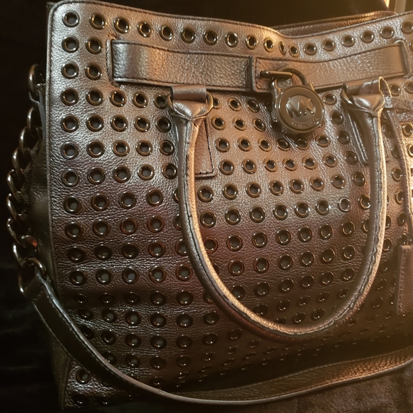 Michael Kors Very Unique Large Bag Pewter bag with Gun Metal rivets. - Picture 3 of 8